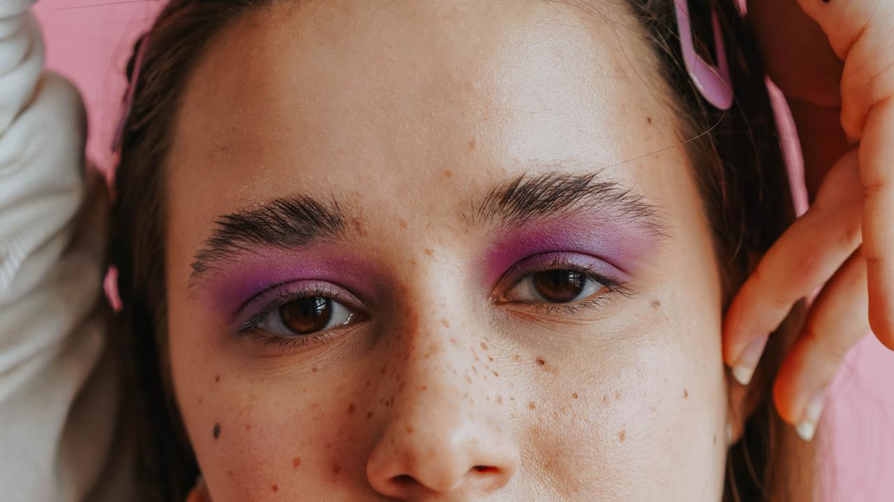 7 aceites que debes utilizar en tus cejas para impulsar el crecimiento y darle protagonismo a tu mirada
